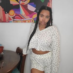 Grey and White Cheetah Print Set Size L